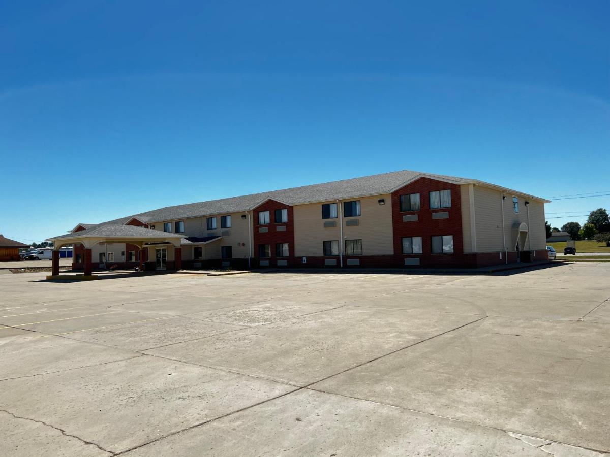 Designer Inn And Suites Toledo Exterior photo