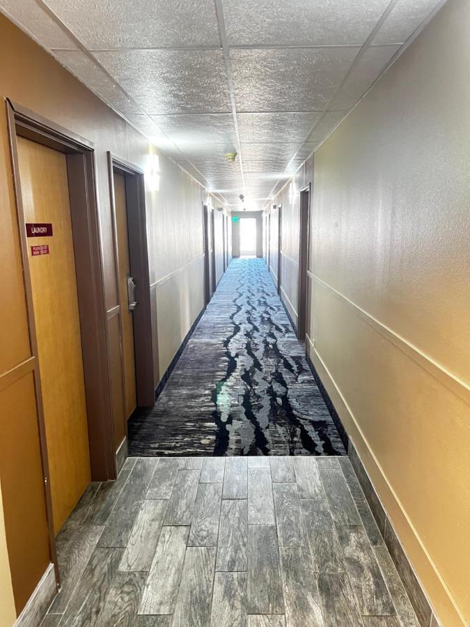 Designer Inn And Suites Toledo Exterior photo